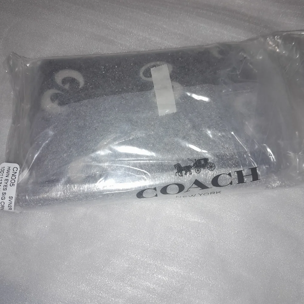 New Coach Wristlet Halloween Eyes NWT 🎃🎃Halloween Sale🎃🎃 Firm - Picture 2 of 7